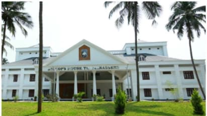 സഭാനേതൃത്വത്തെ സമൂഹമാധ്യമത്തിൽ വിമർശിച്ചു, ചുമതലകൾ ഏറ്റെടുത്തില്ല; വൈദികനെ സസ്പെൻഡ് ചെയ്ത് താമരശ്ശേരി രൂപത