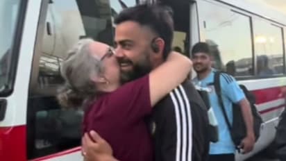 ವಿರಾಟ್ ಕೊಹ್ಲಿ ಇಯರ್​ಬಡ್ಸ್​​ ಮೇಲೆ ಎಲ್ಲರ ಕಣ್ಣು..! ಏನಿದರ ವಿಶೇಷತೆ? ಬೆಲೆ ಎಷ್ಟು?