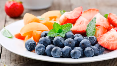 പതിവായി ഈ പഴങ്ങള് കഴിക്കൂ, അറിയാം ആരോഗ്യ ഗുണങ്ങള്...