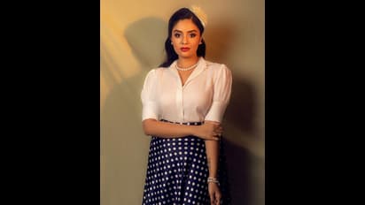 రెట్రో లుక్ లో అదిరిపోయిన శ్రీముఖి.. కిర్రాక్ ఫోజులతో కలవరపెడుతున్న బుల్లితెర రాములమ్మ