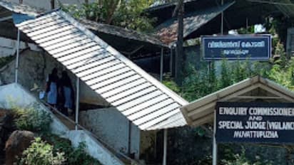 ക്രിമിനൽ കേസിൽ പ്രതിയെ സഹായിക്കാൻ കൈക്കൂലി വാങ്ങി, ഗ്രേഡ് എസ്ഐക്ക് അഞ്ച് വർഷം തടവും പിഴയും