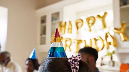 ಮಗಳ ಹುಟ್ಟಿದಬ್ಬಕ್ಕೆ ಗಿಫ್ಟ್ ತರ್ಬೇಡಿ, ದುಡ್ಡು ತನ್ನಿ ಎಂದ ಅಮ್ಮನ ಡಿಮ್ಯಾಂಡಿಗೆ ಗೆಸ್ಟ್ ಕಂಗಾಲು!