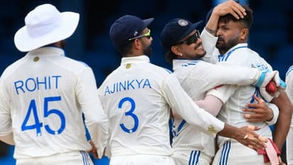 మొన్నటిదాకా వాళ్లను టీవీల్లో చూశా! ఈరోజు వచ్చి హగ్ చేసుకునేసరికి... ముకేశ్ కుమార్ కామెంట్స్...