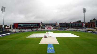 ആഷസ്: ഇംഗ്ലണ്ടിന്‍റെ വിജയമോഹങ്ങള്‍ക്ക് മേല്‍ ട്രഫോര്‍ഡില്‍ മഴ, ഓസീസിന് ആശ്വാസമായി കാലാവസ്ഥാ റിപ്പോര്‍ട്ട്