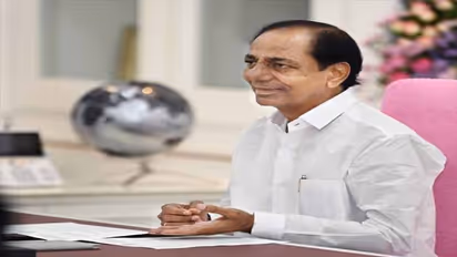 ప్రభుత్వ ఉద్యోగులకు  కొత్త పీఆర్సీ: ఇండిపెండెన్స్ డే వేడుకల్లో కేసీఆర్