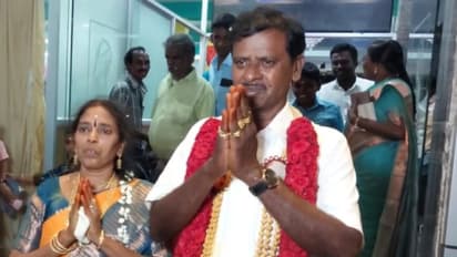 ஓய்வு பெற்ற ஆசிரியர்.. பள்ளிக்கு செய்த உதவி - இறுதியில் முன்னாள் மாணவர்கள் அவருக்கு கொடுத்த இன்ப அதிர்ச்சி!