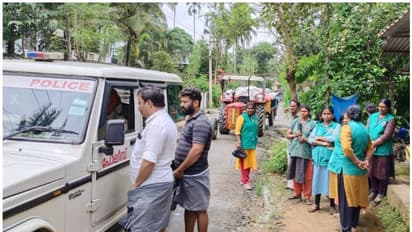 ട്രാക്ടർ കണ്ട് സംശയം തോന്നി, പരിശോധനയിൽ മാലിന്യം; സഹികെട്ട് നാട്ടുകാർ ചെയ്തത്!