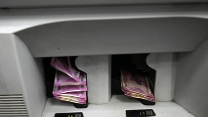 7 ലക്ഷം വാര്ഷിക വരുമാനമുള്ള സർക്കാർ ജോലിയോ അതോ 50 ലക്ഷത്തിന്റെ സ്വകാര്യ ജോലിയോ ആവശ്യം?; വൈറലായി ഒരു ചോദ്യം !