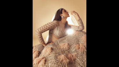 అప్సరస లాంటి అందాలతో హోయలు పోయిన కాజల్‌.. రాజహంసలా ముస్తాబై విరహపు పోజులు.. సెగలు రేపుతుందిగా!