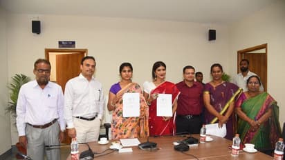 இந்த மனசு தான் சார் கடவுள்! தன்னார்வ தொண்டு நிறுவன மூலம் 167 பள்ளிகளை தத்தெடுத்த பிரபல நடிகை.!