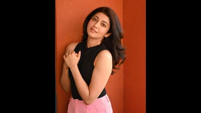 బ్లాక్ ఫ్రాక్ లో ప్రణీతా సుభాష్ మెరుపులు.. బుట్టబొమ్మకు ఇంత అందం ఎలా సాధ్యమవుతుందో మరీ