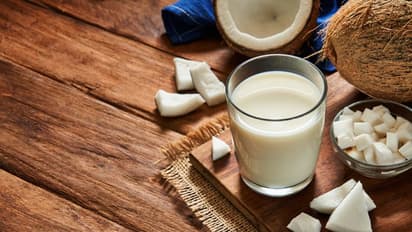 മുടി വളര്ച്ച കൂട്ടാനും മുടി ഭംഗിയാക്കാനും തേങ്ങാപ്പാല് ഉപയോഗിക്കേണ്ടത് ഇങ്ങനെ...