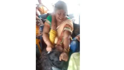 ಬಸ್ನಲ್ಲೇ ಸೀಟಿಗಾಗಿ ಜುಟ್ಟು ಹಿಡಿದು ಮಹಿಳೆಯರ ಡಿಶುಂ ಡಿಶುಂ