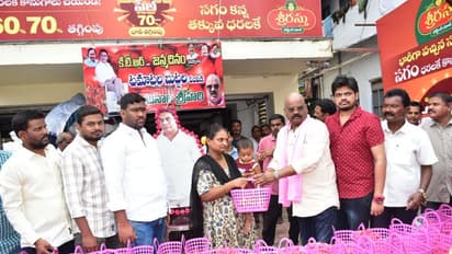 రెండేళ్ల కిందట చికెన్, మందు పంపిణీ.. ఈ సారి టమాటాలు - మళ్లీ వార్తల్లో నిలిచిన బీఆర్ఎస్ నేత రాజనాల శ్రీహరి