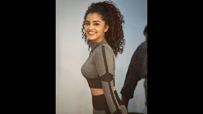 చిలిపితనం అనుపమాను చూసి పుట్టిందేమో.. టైట్ ఫిట్ లో ‘టిల్లు స్క్వేర్’ బ్యూటీ కొంటె ఫోజులు..