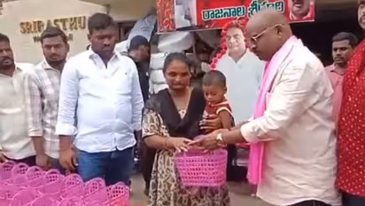 അന്ന് മദ്യവും ചിക്കനും, ഇന്ന് കെടിആറിന്റെ പിറന്നാളിന് മറ്റൊരു 'വിലയേറിയ' സമ്മാനവുമായി നേതാവ്...