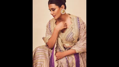 హేబా పటేల్‌ అందాల దగదగలు.. రాజహంసలో మెరిసిపోతున్న కుమారి.. ఏముందిరా బాబూ..