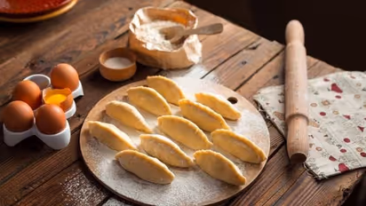 'വീട്ടമ്മ'യാകുന്ന കാലത്തെ കരിയർ ​ഗ്യാപ്; സിവിയിൽ 13 വർഷം വീട്ടമ്മ എന്നെഴുതിയാൽ എന്തുണ്ടാവും? 