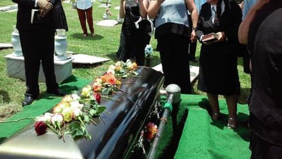 അച്ഛന്റെ മൃതദേഹത്തിന് പകരമെത്തിയത് ആരുടെയോ മൃതദേഹം, സംസ്കരിച്ചു, 60മില്ല്യൺഡോളർ നഷ്ടപരിഹാരം ചോദിച്ച് സഹോദരിമാർ