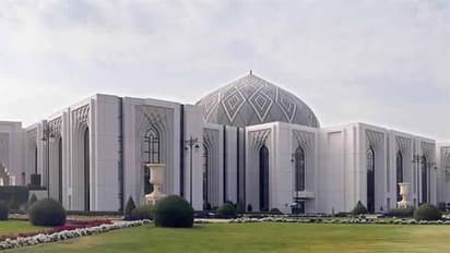 சவுதி அரச குடும்பத்தின் ஆடம்பரமான வாழ்க்கை! அரண்மணைக்குள் என்னவெல்லாம் நடக்குது பாருங்க!