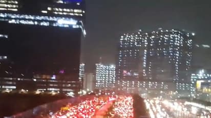 భారీ వర్షాల ఎఫెక్ట్ : ఐటీ కారిడార్లో ‘‘లాగౌట్’’ విధానం పొడిగింపు .. సైబరాబాద్ పోలీసుల కీలక ప్రకటన