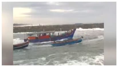 മുതലപ്പൊഴിയിൽ വീണ്ടും അപകടം; മത്സ്യത്തൊഴിലാളിയെ രക്ഷിച്ചു