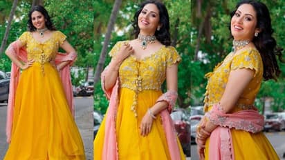 చిరునవ్వులతో చిలిపి బాణాలు వేస్తోన్న సదా, కుర్రాళ్ల గుండెల్లో నవ్వుల బాణాలు వేస్తోంది.. 