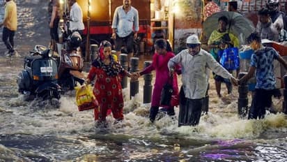 Heavy rains lash Telangana: తెలంగాణలో అతి భారీ వర్షాలు.. ప్రభుత్వ హెచ్చరికలు..