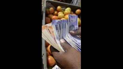 ஒரே நாளில் சரசர வென குறைந்த தாக்காளி விலை..! கோயம்பேட்டில் 1 கிலோ தக்காளி எவ்வளவு தெரியுமா.?