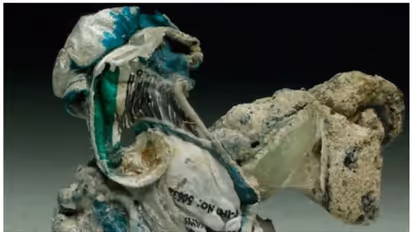 ഇന്തോനേഷ്യയില്‍ പ്ലാസ്റ്റിക്ക് സംയുക്ത പാറകള്‍ (പ്ലാസ്റ്റിഗ്ലോമറേറ്റ്) കണ്ടെത്തി ! 