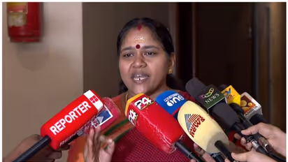 'എന്നെ ഊരുവിലക്കാന് നട്ടെല്ലുള്ള രാഷ്ട്രീയക്കാരന് കേരളത്തിലില്ല'; നേതൃത്വത്തെ ഒളിയമ്പെയ്ത് ശോഭ സുരേന്ദ്രന്