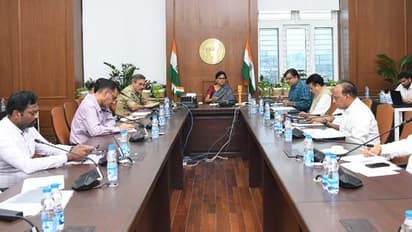 తెలంగాణలో వరద బీభత్సం.. జలదిగ్భంధంలో గ్రామాలు, సహాయక చర్యలు (ఫోటోలు)