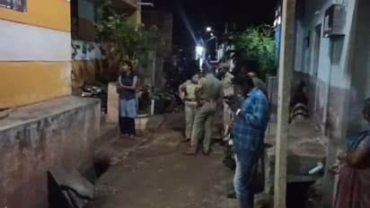 தேனி உத்தமபாளையத்தில் கூலித் தொழிலாளி வீட்டில் ரூ.15 லட்சம் திருட்டு - காவல் துறையினர் விசாரணை