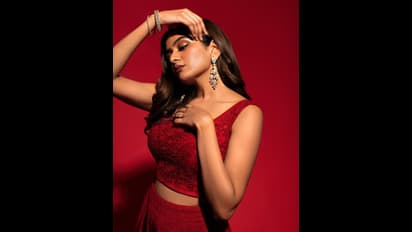 பேர்.. புகழுக்கு அடுத்தவர்கள் வாய்ப்பில் மண்ணை போடும் அதிதி ஷங்கர்! மன உளைச்சலில் கதறி அழும் பாடகியால் சர்ச்சை