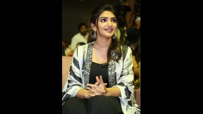 ఆ అందం, ఆ క్యూట్ నెస్ ఏంటి బాబోయ్.. శ్రీలీల చందమామని మింగేసిందా, బ్యూటిఫుల్ పిక్స్ వైరల్ 