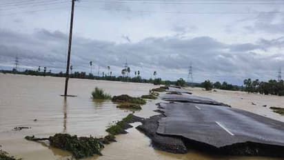 వరద తగ్గడంతో మోరంచపల్లికి :సర్వం కోల్పోయి గ్రామస్తుల కంటతడి