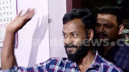 തിരോധാന കേസില് വന് ട്വിസ്റ്റ്; നൗഷാദിനെ ജീവനോടെ കണ്ടെത്തി, ഡിവൈഎസ്പി ഓഫീസിലെത്തിച്ചു