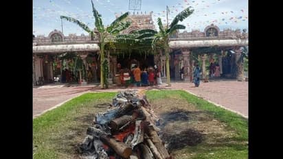 Thimithi Festival: ಕೆಂಡದ ಮೇಲೆ ನಡೆದು ದ್ರೌಪದಿಗಾಗಿ ಅಗ್ನಿಪರೀಕ್ಷೆ ಮಾಡ್ತಾರೆ ಇಲ್ಲಿನ ಜನ 