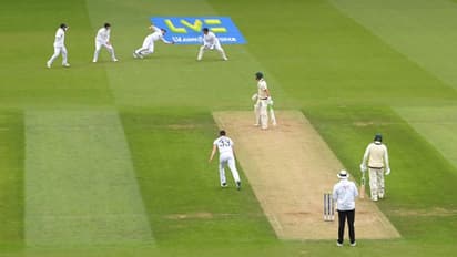 തട്ടീം മുട്ടീം 82 പന്തുകള് നിന്നത് വെറുതെയായി; ലബുഷെയ്നെ മടക്കി റൂട്ടിന്റെ പൊളിപ്പന് ക്യാച്ച്- വീഡിയോ