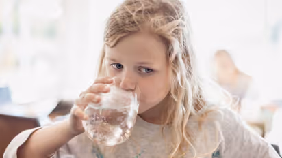 തക്കസമയത്ത് നൽകിയാൽ നിര്ജലീകരണം മൂലമുള്ള മരണം വരെ ഒഴിവാക്കാം; പ്രാധാന്യം അറിയാം, ഇന്ന് ലോക ഒആര്എസ് ദിനം