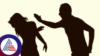 ಕಂಡವರಿಗೆಲ್ಲ ಕಪಾಳ ಮೋಕ್ಷ ಮಾಡ್ತಿದ್ದ ಅಪರಿಚಿತ: ಹಿಗ್ಗಾಮುಗ್ಗಾ ಥಳಿಸಿ ಪೊಲೀಸರಿಗೊಪ್ಪಿಸಿದ ಜನರು 