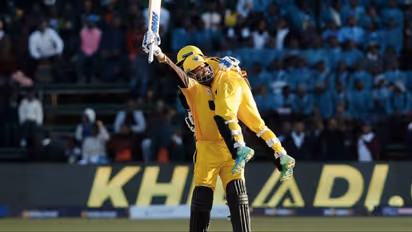 26 പന്തില് 80*, മുഹമ്മദ് ആമിറിനെപ്പോലും നിലം തൊടാതെ പറത്തി യൂസഫ് പത്താന്-വീഡിയോ