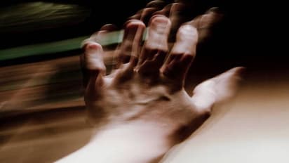 உங்கள் கை அடிக்கடி நடுங்குகிறதா? காரணம் இந்த பிரச்சனைகளே..!!