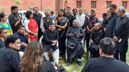 Manipur Violence : இந்தியா கூட்டணியை சேர்ந்த 20 எம்பிக்கள்.. மணிப்பூருக்கு செல்லும் காரணம் என்ன? முழு பின்னணி