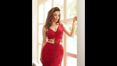 రెడ్ డ్రెస్ లో మిల్క్ బ్యూటీ మత్తు ఫోజులు.. ‘జైలర్’ కోసం రెచ్చిపోయిన తమన్నా.. స్టన్నింగ్ స్టిల్స్ 