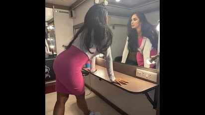 ‘సలార్’ నటి స్టన్నింగ్ ఫోజులు.. మిర్రర్ ముందు శ్రియా రెడ్డి కిర్రాక్ సెల్ఫీలు.. మతులు పోగొడుతోందిగా..