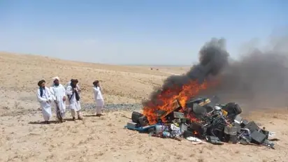 தீயில் கருகிய கிடார், தபேலா... இசையால் ஒழுக்கக்கேடு ஏற்படுமாம்! இசைக்கருவிகளைக் கொளுத்தும் தாலிபான்!