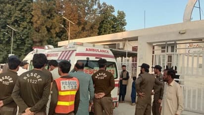 பாகிஸ்தானில் அரசியல் பொதுக்கூட்டத்தில் குண்டுவெடிப்பு: 50 பேர் பலி, 200 பேர் காயம்