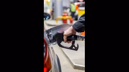 పండగకి ముందు స్థిరంగా పెట్రోల్, డీజిల్.. బంకుకి వెళ్లే ముందు నేడు లీటరు ధర ఎంతో చెక్ చేసుకోండి.. 