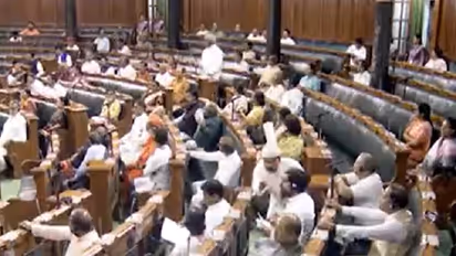 ವಿಪಕ್ಷಗಳ ಗಲಾಟೆಯ ಮಧ್ಯೆಯೇ 9 ಗಂಟೆಯಲ್ಲಿ 11 ಮಸೂದೆ ಅಂಗೀಕಾರ
